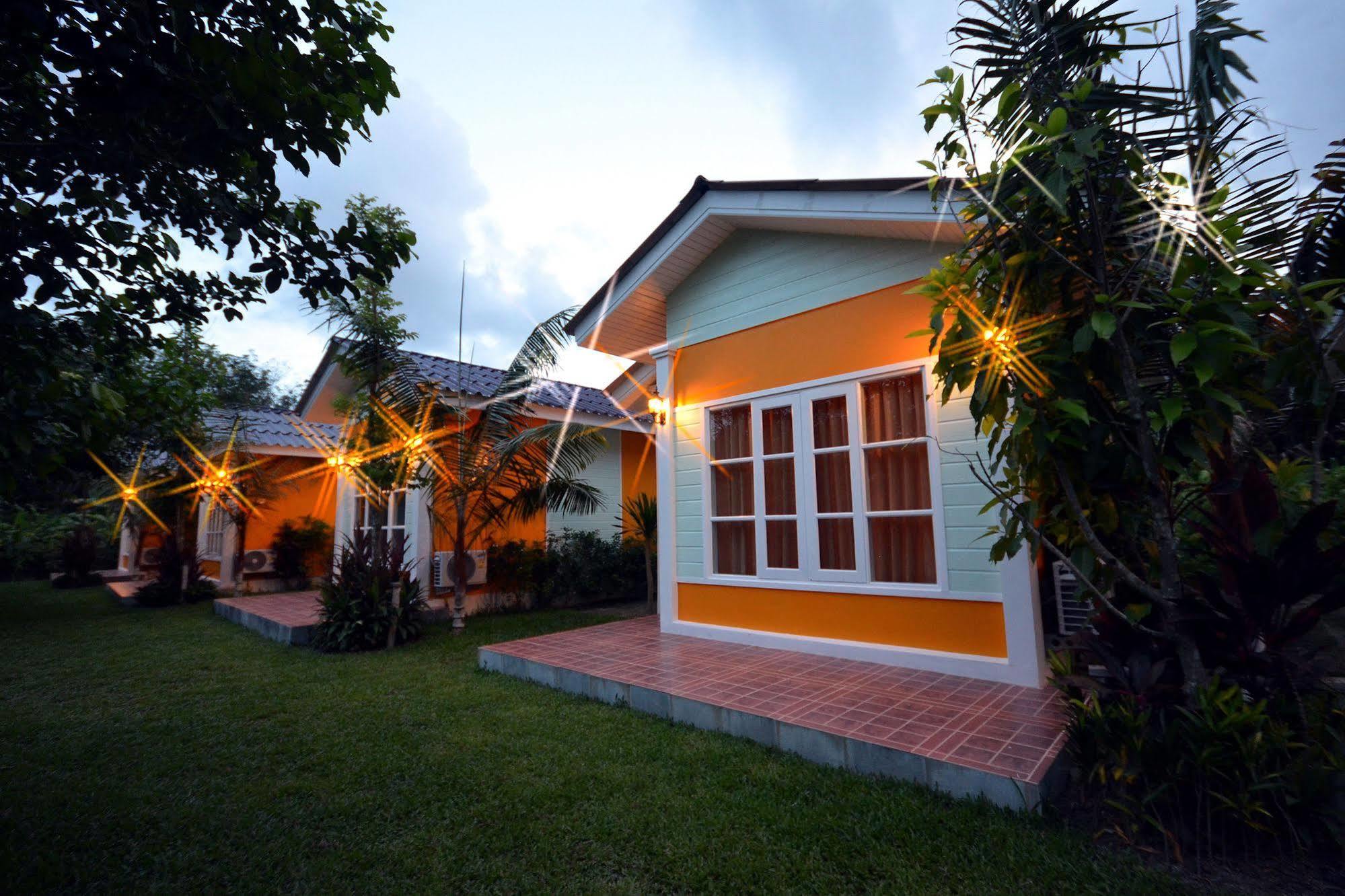 Hotel Baansuan Leela Nai Yang Beach Exterior foto